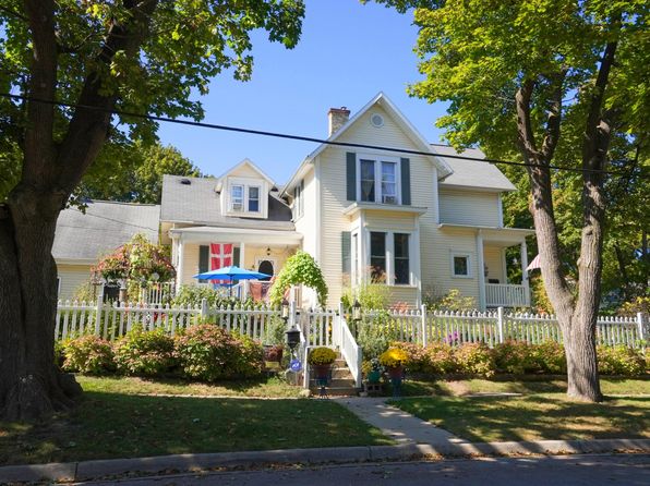 377 4th St, Manistee, MI 49660