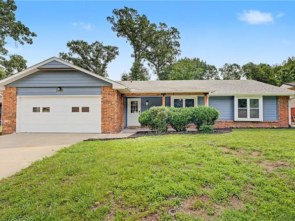 1001 N Dove Dr, Rogers, AR 72756