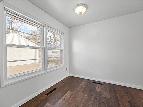 5th image of 229 Jacolyn Dr NW