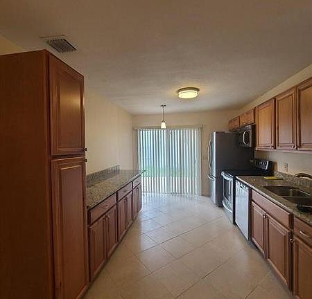 3rd image of 4683 Orleans Ct APT C
