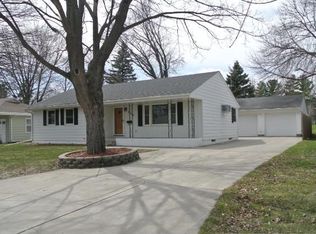 986 Hassan St SE, Hutchinson, MN 55350