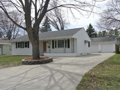 986 Hassan St SE, Hutchinson, MN, 55350