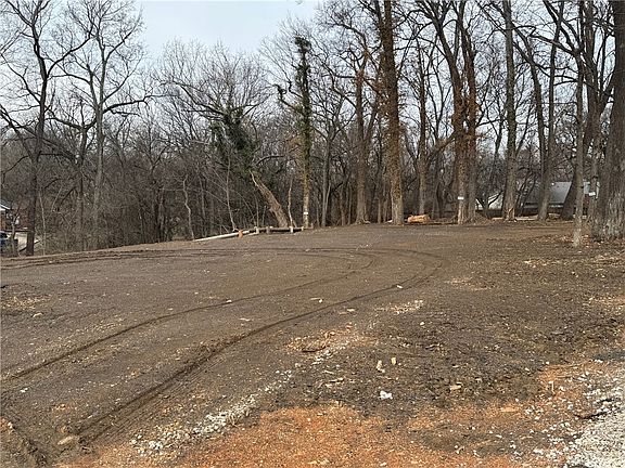 2nd image of 180 W Main St