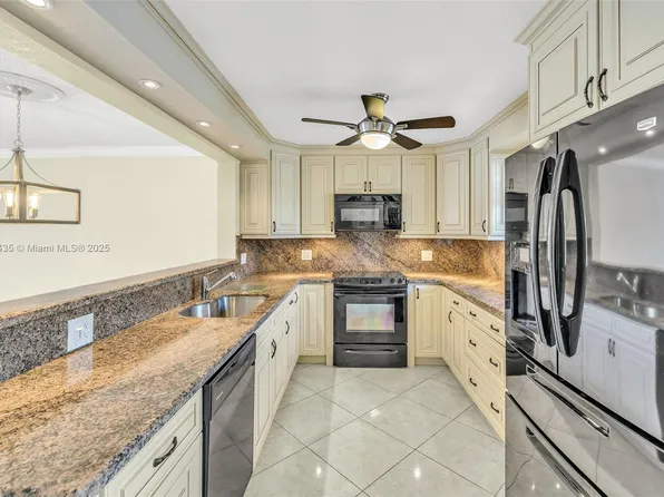 1025 SE 3rd Ave APT 201, Dania, FL 33004
