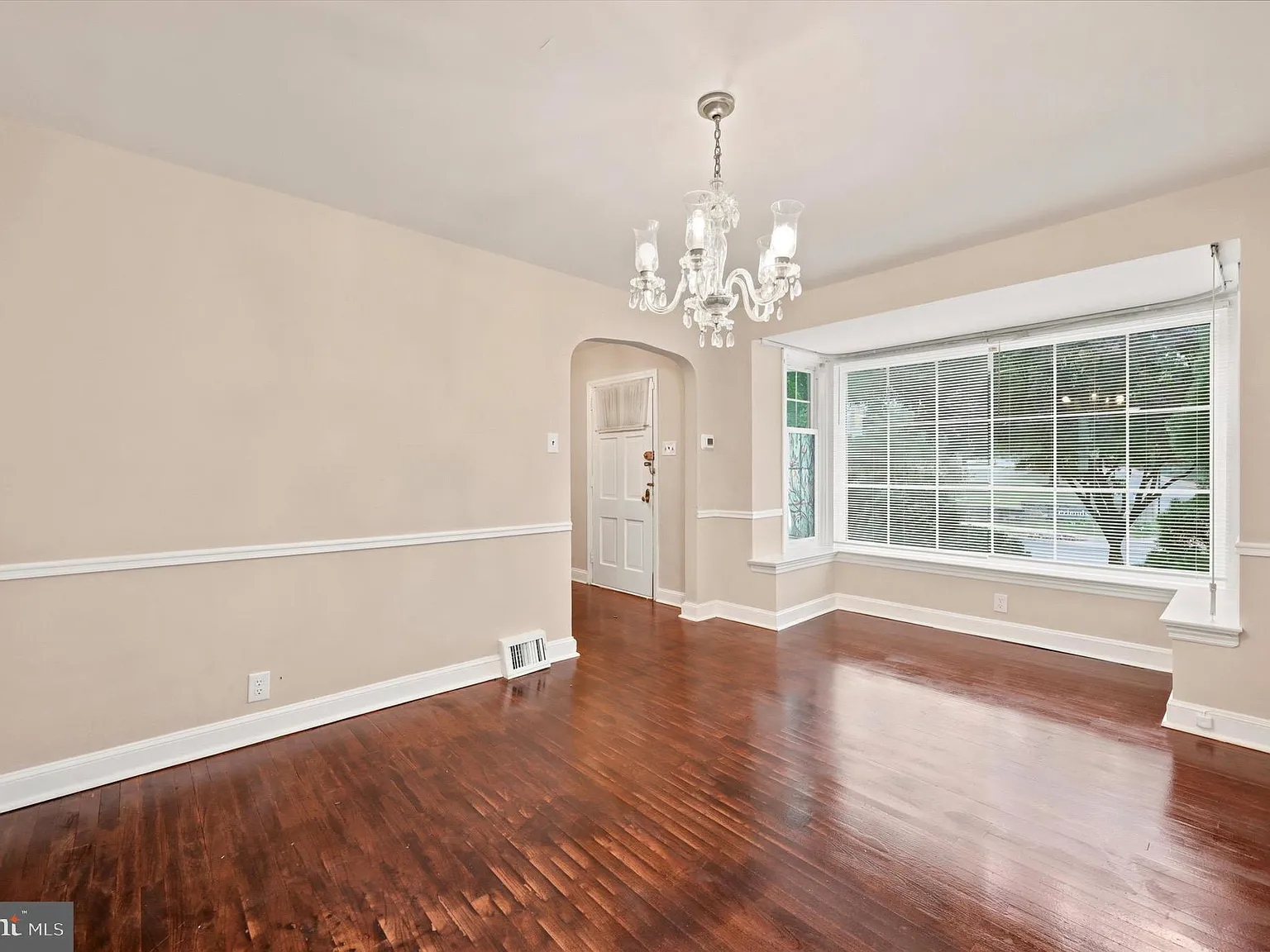3 bed, 2.5 bath, 1890 sqft, $3,000 — Photo 2