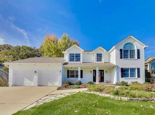 402 Hankes Rd, Sugar Grove, IL 60554