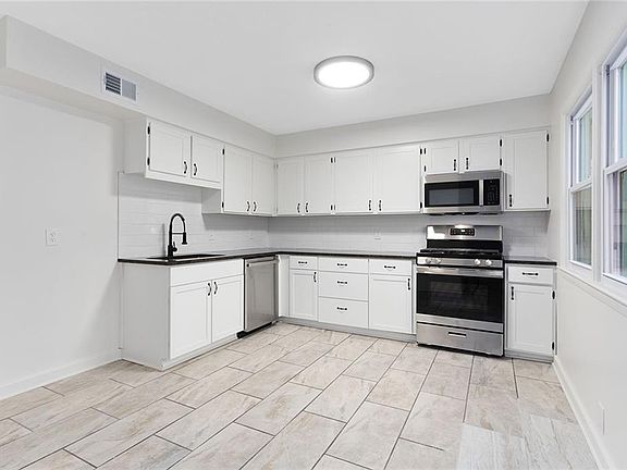 5th image of 3113 S Linwood Ave