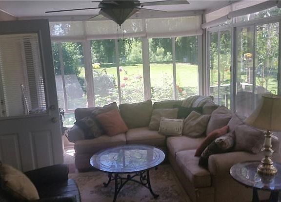4th image of 10645 Bryne Ave