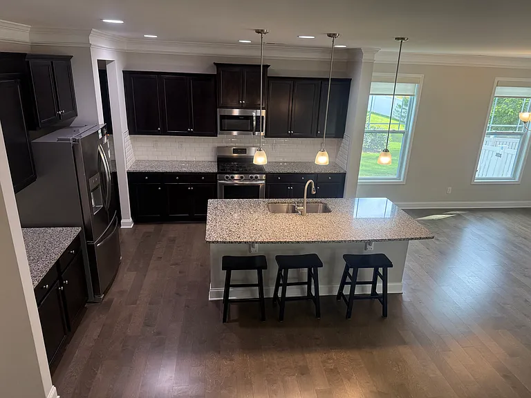 3931 Lake Breeze Dr — Photo 7