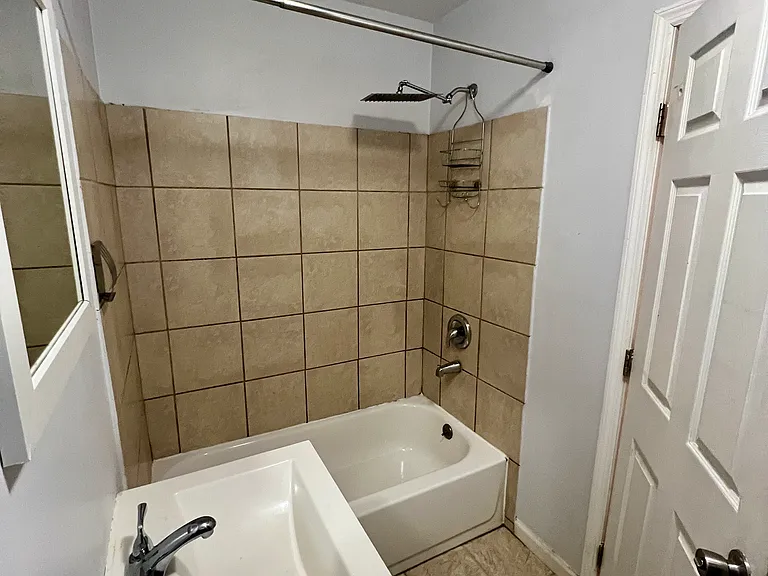 14 Wilson Ave #2L — Photo 7