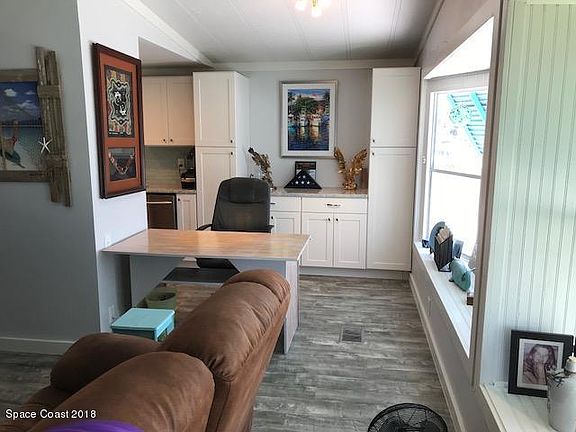 3rd image of 491 Papaya Cir