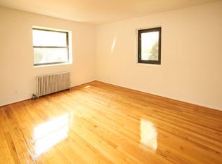 20410 43rd Ave APT 3A, Bayside, NY 11361