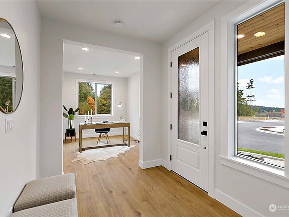 4th image of 18592 Sawgrass Dr NE