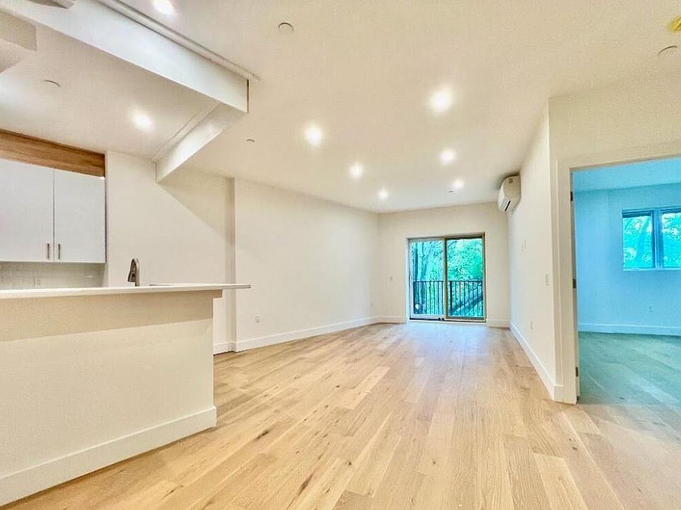 1st image of 3865 Amboy Rd #3F