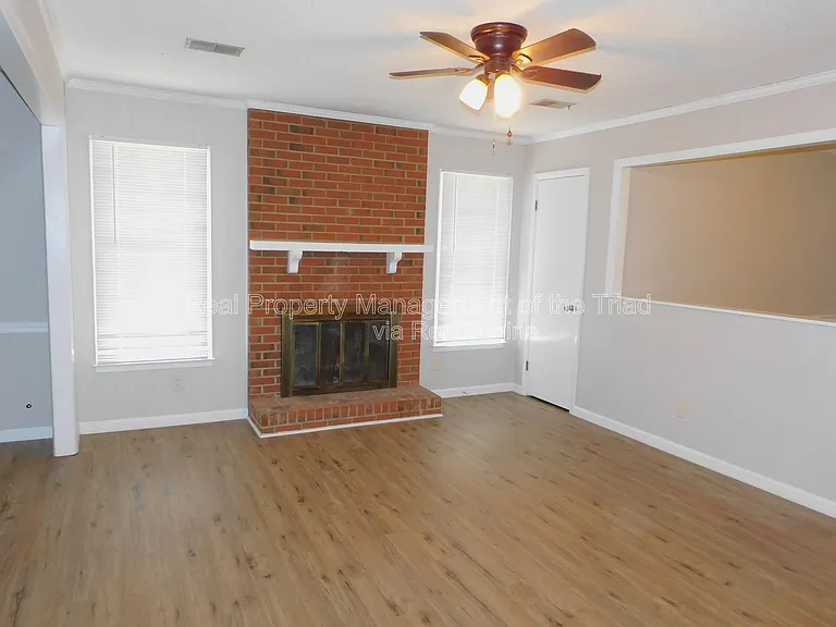 4921 Chaucer Dr — Photo 2