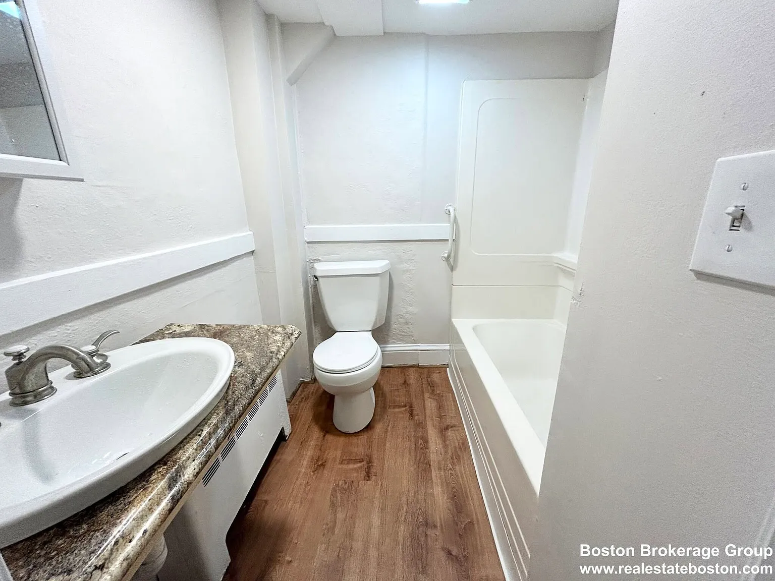2 bed, $900 — Photo 2