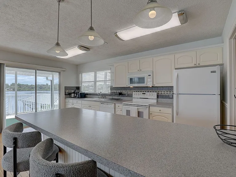 9914 Alavista Dr — Photo 11