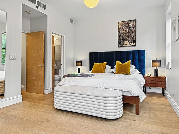 5th image of 325 Smith St #2