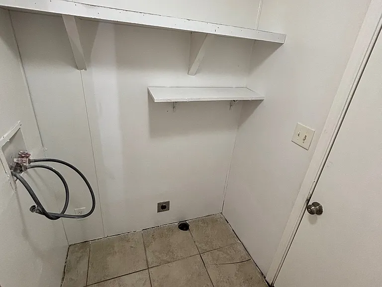 Full size washer/dryer connections
