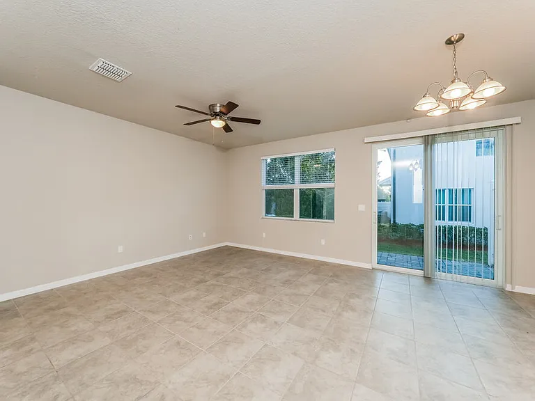 4030 Hot Springs Ave — Photo 6