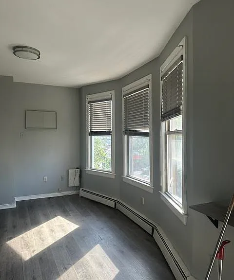 918 Broadway — Photo 4