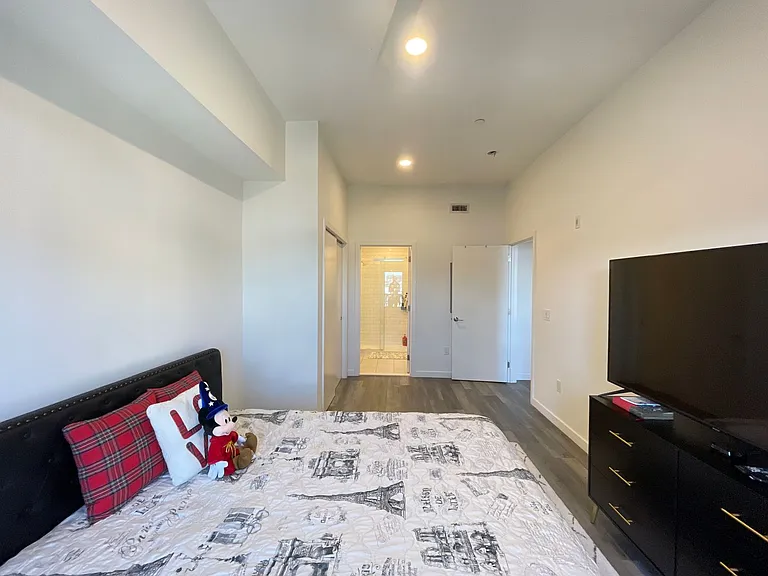 2559 Amber - Residential — Photo 26