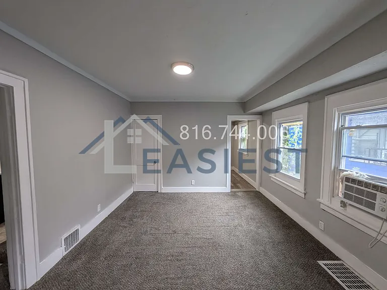 4028 Indiana Ave — Photo 5