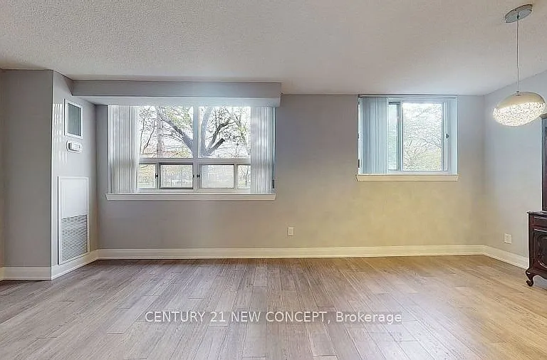 7451 Yonge St #101 — Photo 29