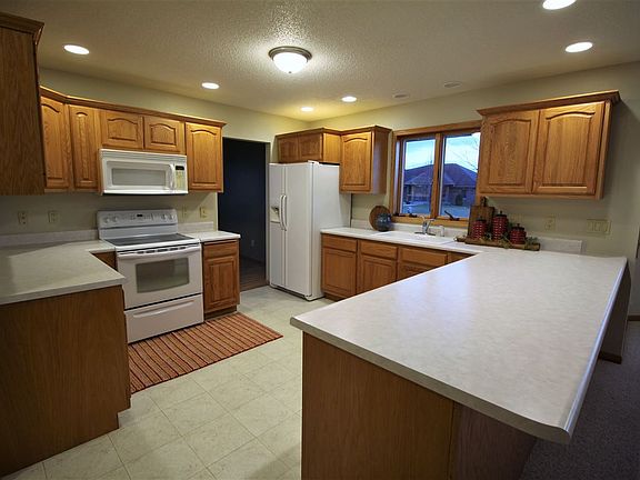 3rd image of 228 Winslow Dr