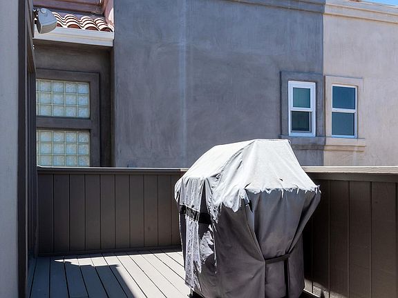 Outdoor Balcony with Grill