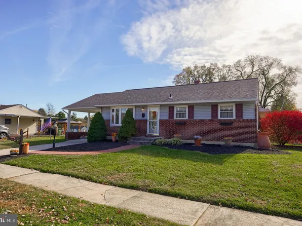 3842 Oakleigh Dr, York, PA 17402