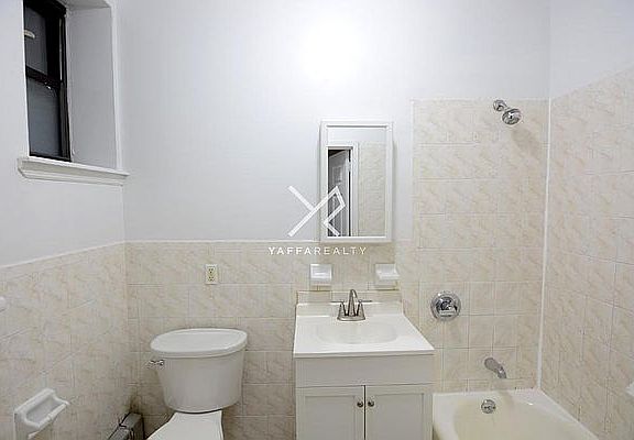 4th image of 786 Saint Johns Pl APT 1A