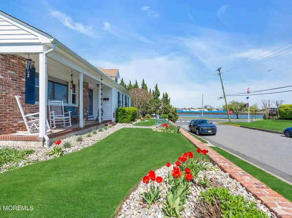 67 N Farragut Ave, Manasquan, NJ 08736