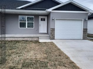 1527 Peach St, Grand Island, NE 68801