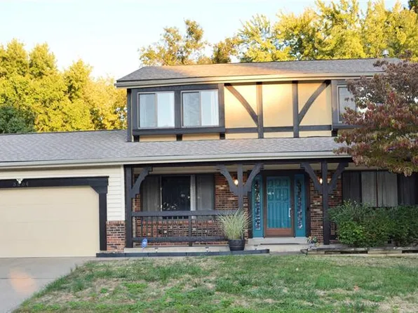 3804 Trinity Cir, Florissant, MO 63034