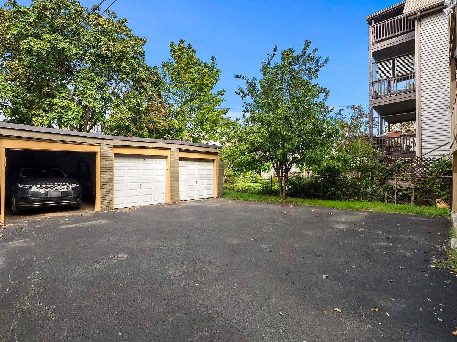 2 bed, 1000 sqft, $3,400 — Photo 2