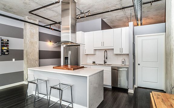 4th image of 50 E 16th St Unit 513