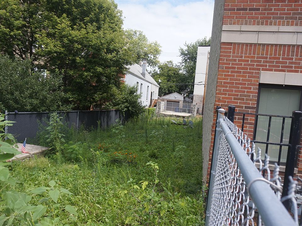 2nd image of 1651 S California Ave