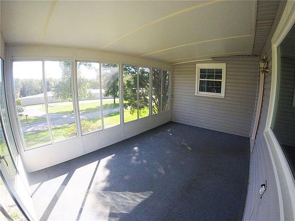 3rd image of 515 Clydesdale Ave