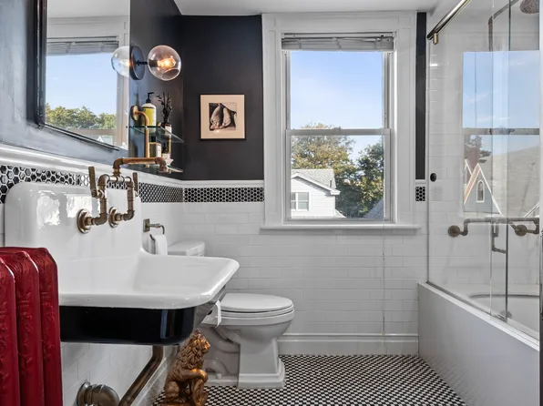 51 Dekoven Court image 23 of 31