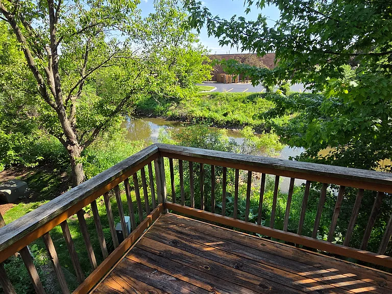 Beautiful deck overlooking Salt Creek