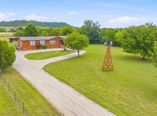 2914 Oak Ct, Granbury, TX 76048