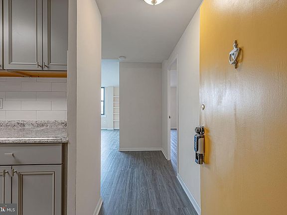 5th image of 4600 Duke St APT 1009
