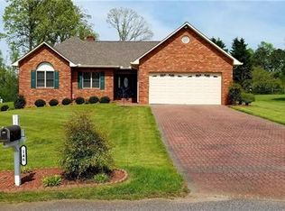 146 Hunters Ridge Ln, Statesville, NC 28625