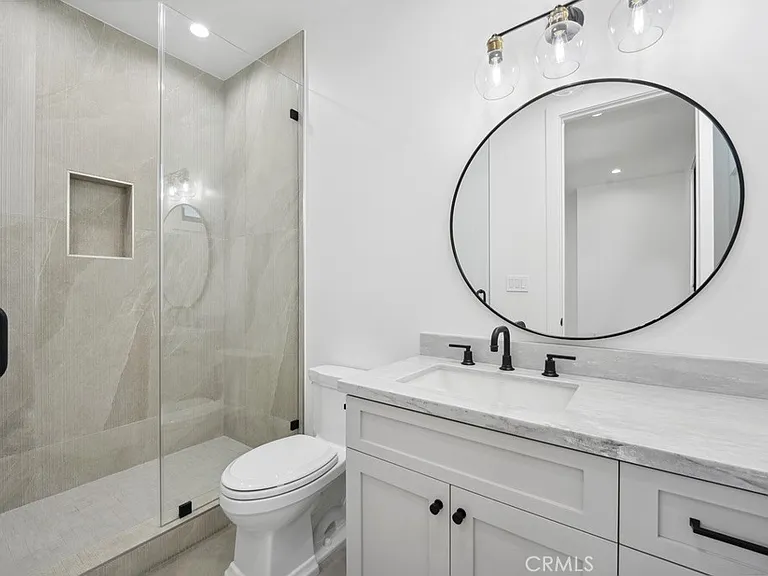 4539 Longridge Ave — Photo 21