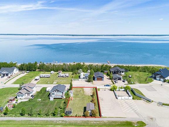 2nd image of 15 Marina Place Rural Stettler #6