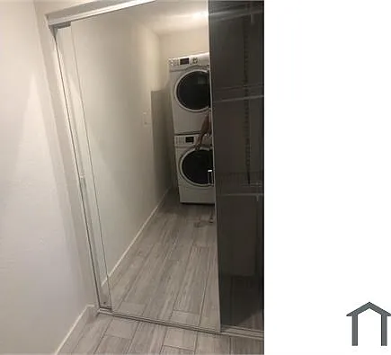 1005 E Clark Ave — Photo 14