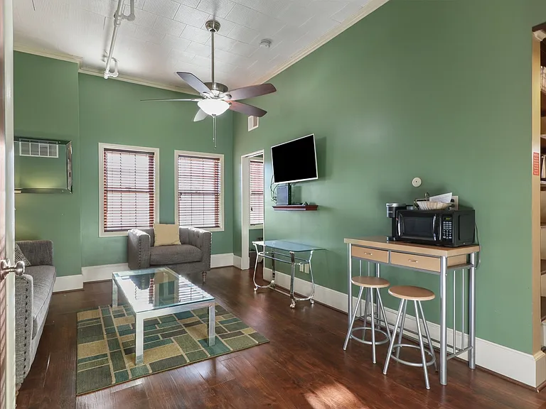 1370 S Main St #2E — Photo 2