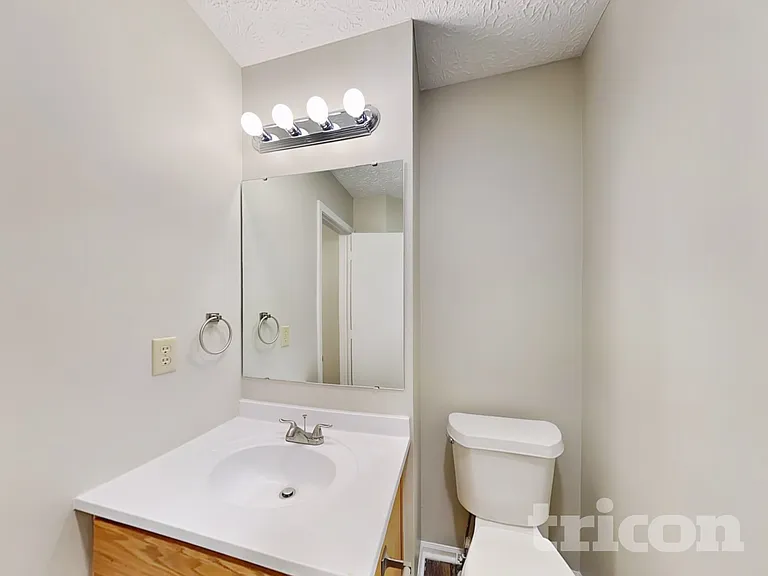 4468 Connaught East Dr — Photo 14