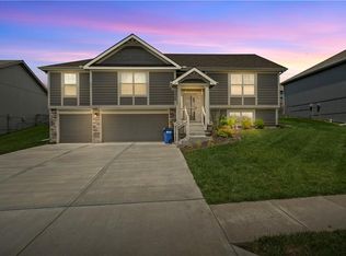 1706 Chestnut St, Kearney, MO 64060